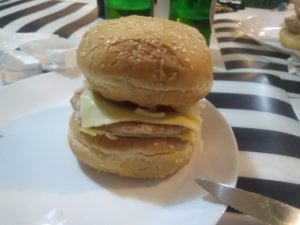 Hamburguesa con dos panes en Hotel2 Bávaro